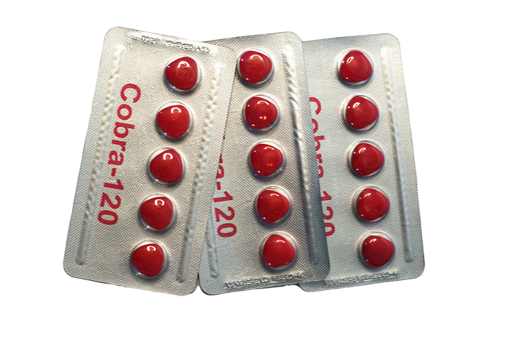 Cobra 120 – tri blistera sa crvenim film tabletama.