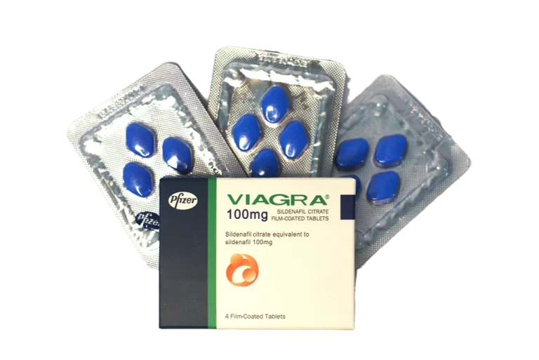 Viagra 100 mg – kutija sa 4 film tablete i blisteri plavih tableta.