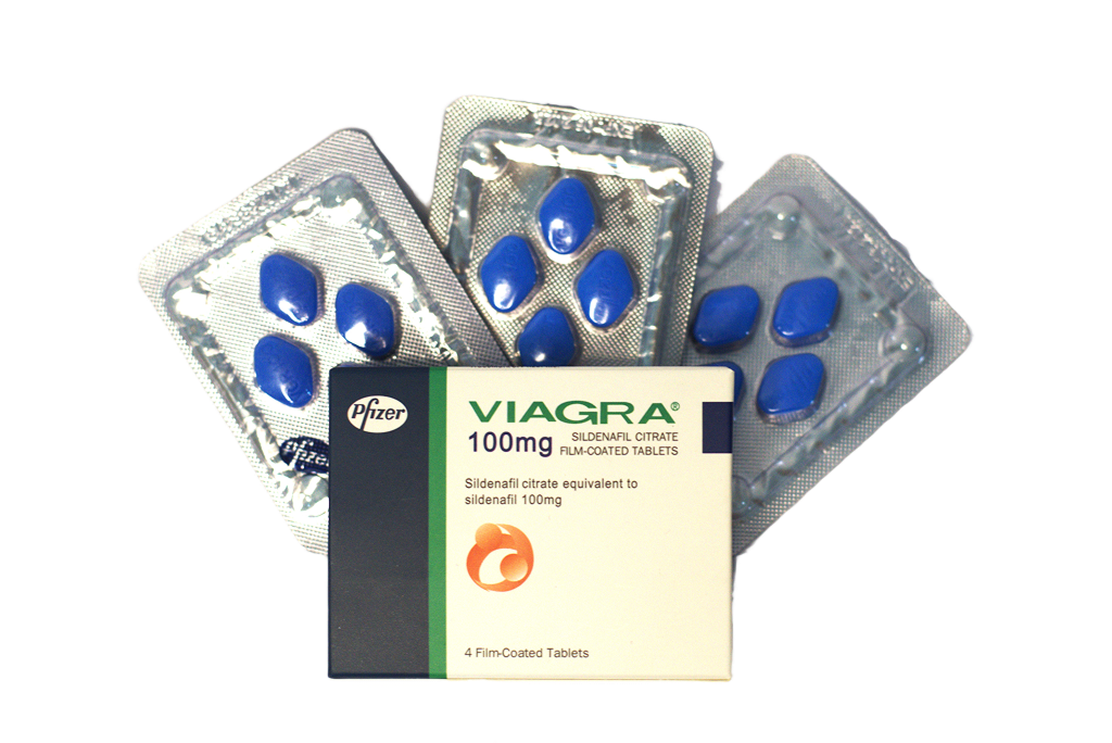 Viagra 100 mg – kutija sa 4 film tablete i blisteri plavih tableta.